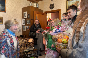 В Колодищах поздравили с грядущими праздниками ветерана Ираиду Ивановскую